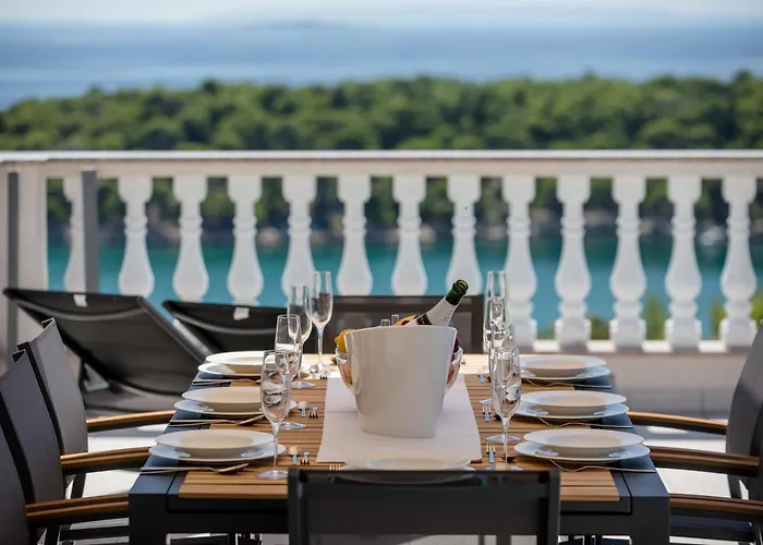 5 Star Luxury 320m2 With Seaview, Private Pool & Grill House - Ocean Rab Palit