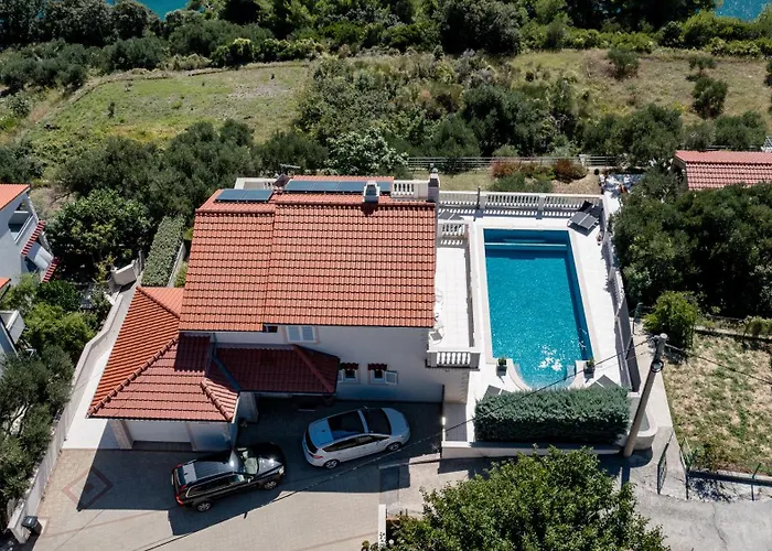 5 Star Luxury 320m2 With Seaview, Private Pool & Grill House - Ocean Rab