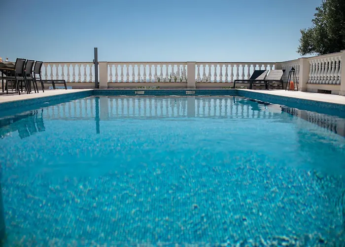 5 Star Luxury 320m2 With Seaview, Private Pool & Grill House - Ocean Rab *