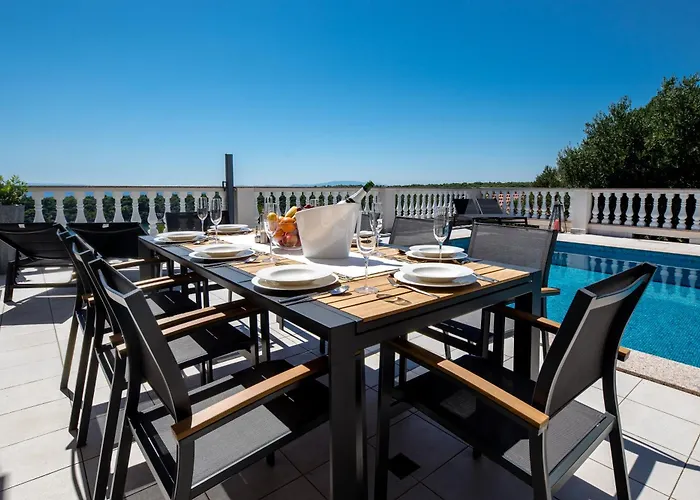 5 Star Luxury 320m2 With Seaview, Private Pool & Grill House - Ocean Rab *