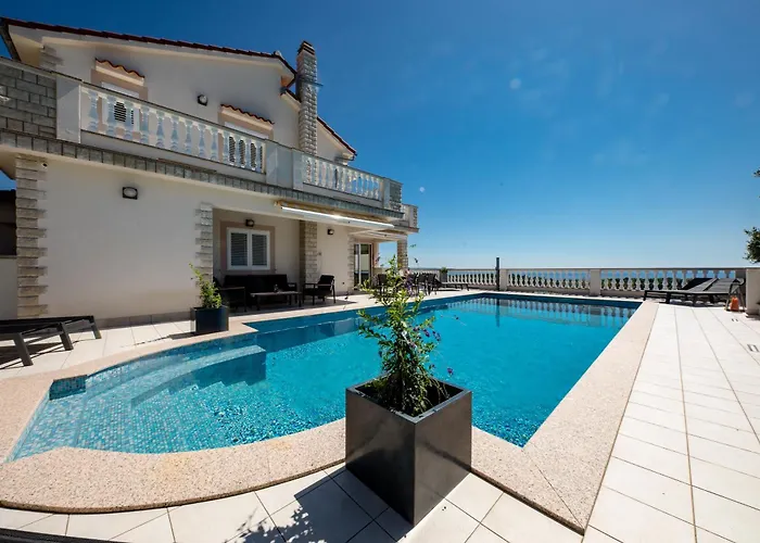 5 Star Luxury 320m2 With Seaview, Private Pool & Grill House - Ocean Rab *