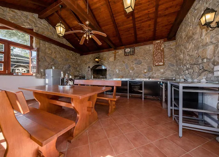 Appartement 5 Star Luxury 320m2 With Seaview, Private Pool & Grill House - Ocean Rab Palit