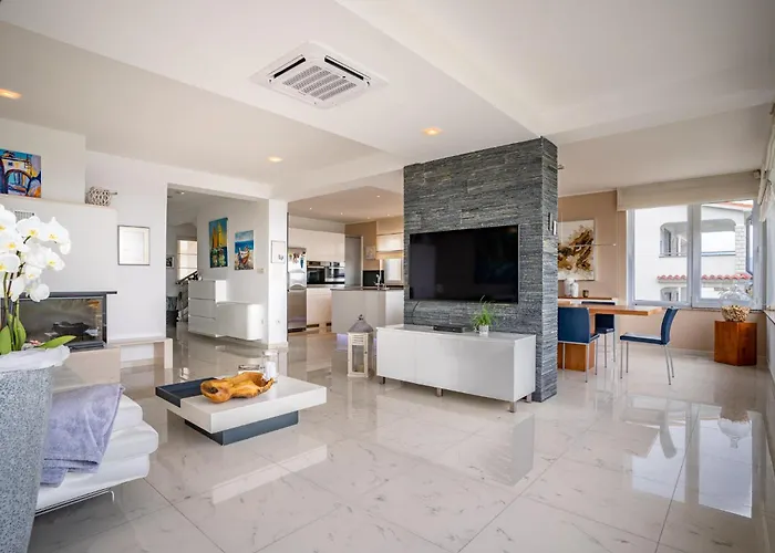 Appartement 5 Star Luxury 320m2 With Seaview, Private Pool & Grill House - Ocean Rab Palit